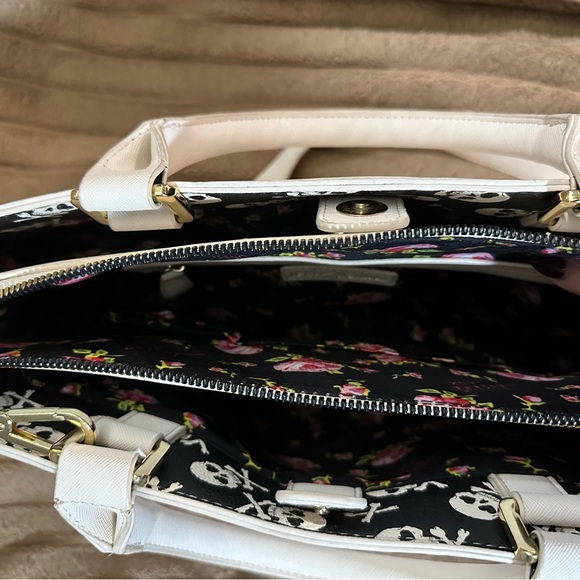 Betsey Johnson Skull Bag - Picture 4 of 6